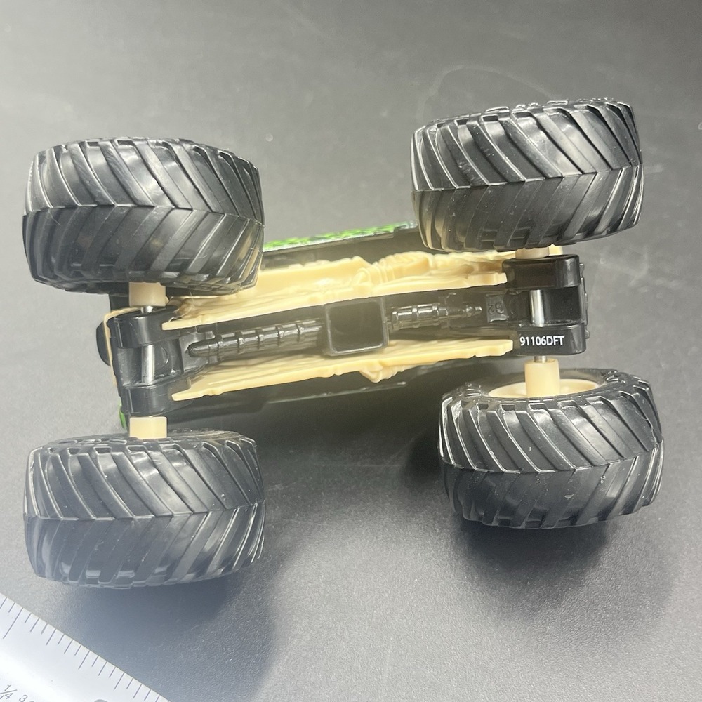 Monster Jam Grave Digger Diecast Top Monster Truck Bad To The Bone 1:24 Scale - Picture 6 of 6